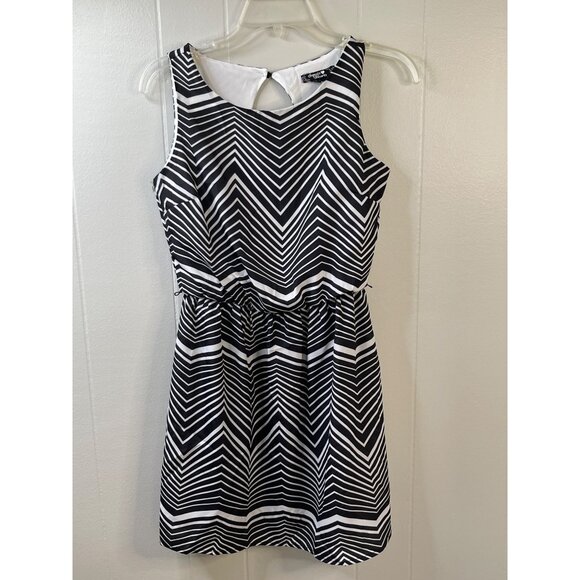 Sequin Hearts Skater Sleeveless Dress Junior Small Keyhole Back Black White - Picture 2 of 7